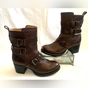 VGUC FRYE SABRINA TRIPLE BUCKLE STRAPS BROWN LEATHER ANKLE ZIP-UP BOOTS 7 1/2B